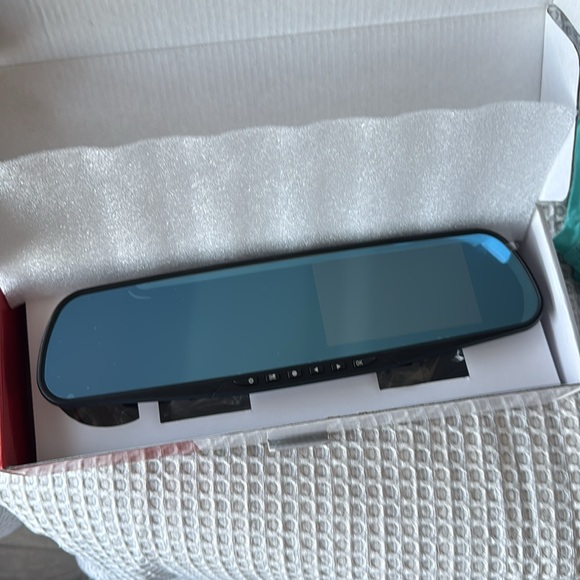 OUMAX rear view mirror/ dash cam. Brand New - Picture 4 of 4